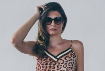 look feminino com uma blusinha animal print