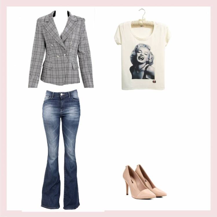 Look feminino completo para trabalho composto por blazer xadrez, calça jeans flare, t shirt, e scarpin nude