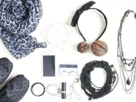 Acessórios femininos para deixar seu look feminino mais versátil