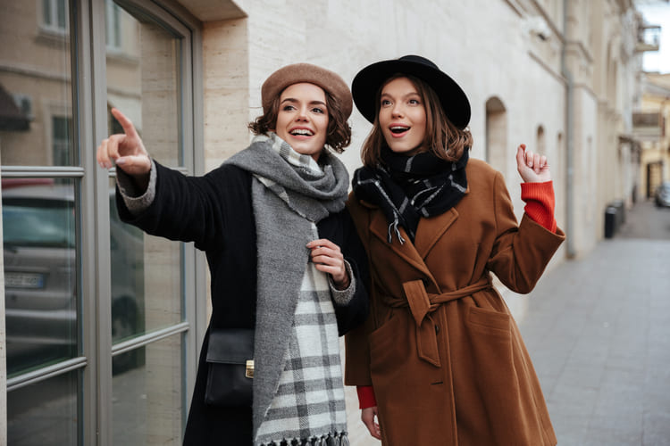 2 mulheres com looks diferentes para o outono inverno